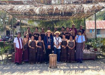 Tradisi Memasak Bumi-Tarian Magis Atakore Bikin Wabup dan BOPLBF Terpukau