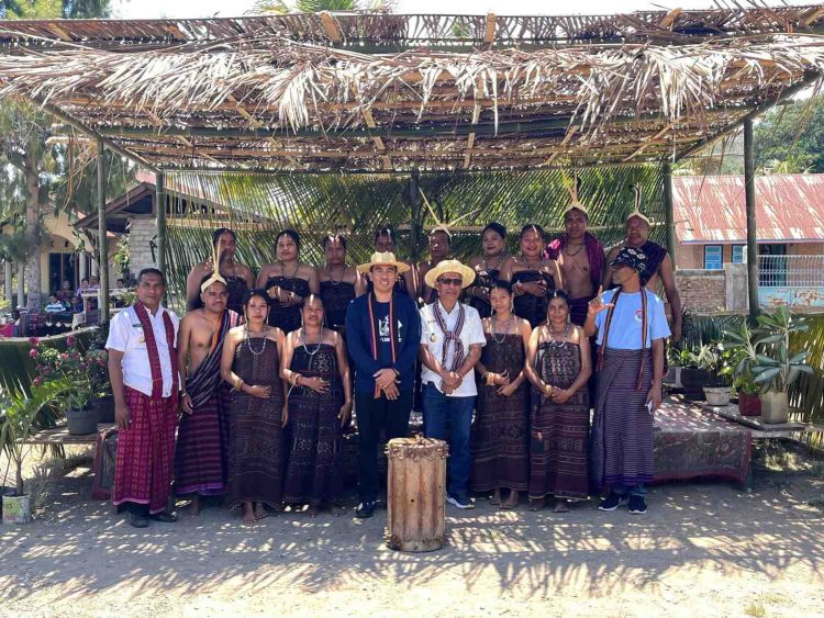 Tradisi Memasak Bumi-Tarian Magis Atakore Bikin Wabup dan BOPLBF Terpukau