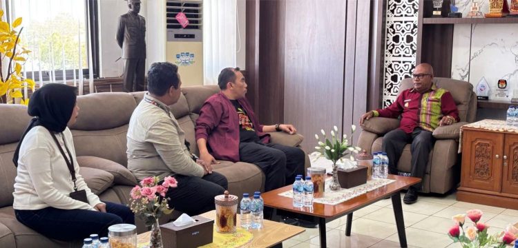 Kunjungan Dirut BPOLBF ke Lembata: Diplomasi Wisata atau Manuver Politik?