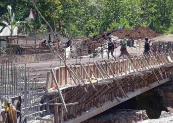 Pengecoran Lantai Jembatan Beliko di Adonara Dimulai Pekan Depan