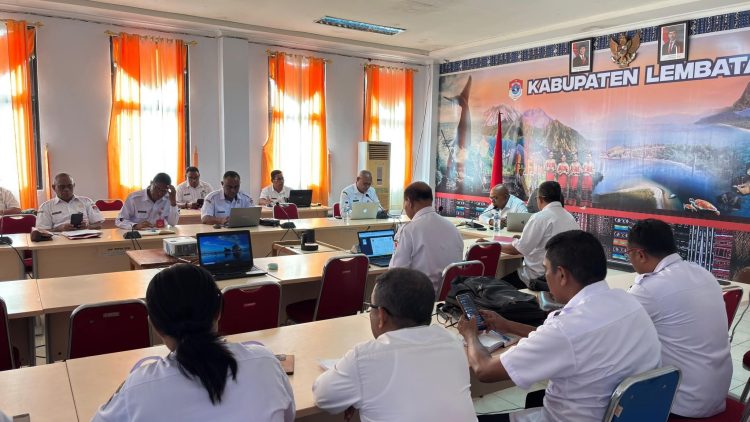 Bupati Kanis Tuaq Pimpin Rapat, Evaluasi PAD Lembata
