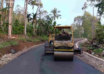 Proyek Hotmix Jalan di Pulau Adonara Melejit, Kontraktor Utamakan Kualitas