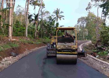 Laju Proyek Jalan Adonara Tak Melambat, Hotmix Sudah 7,2 Kilometer