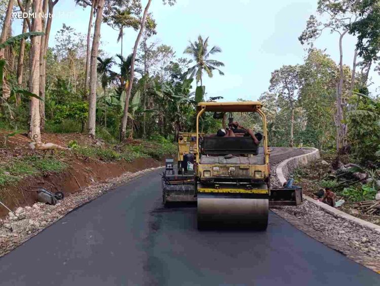 Laju Proyek Jalan Adonara Tak Melambat, Hotmix Sudah 7,2 Kilometer