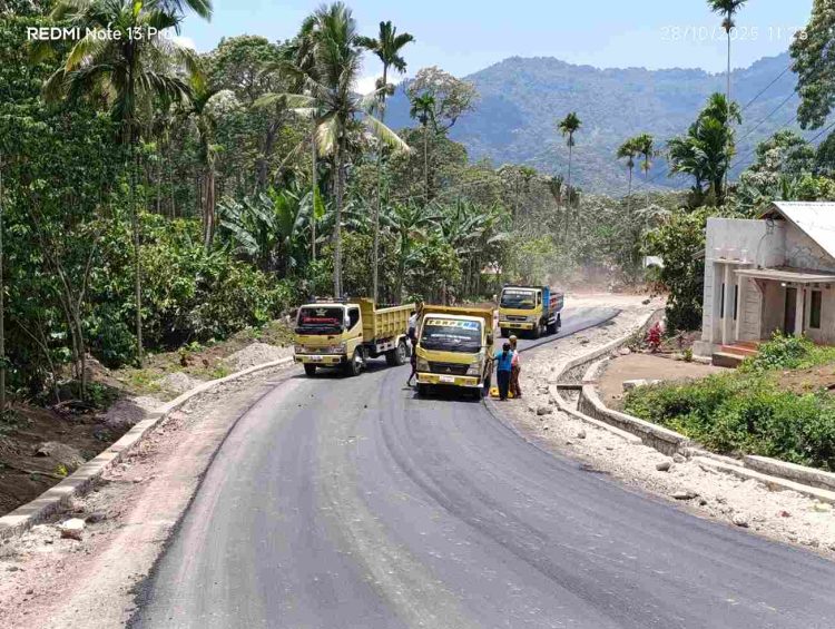 Proyek Jalan Strategis di Adonara Melejit, BPJN dan Kontraktor Utamakan Mutu Pekerjaan