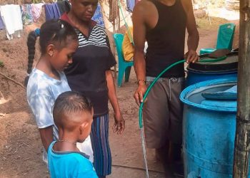 Krisis Menuju Mandiri, PLN dan Yayasan Papha Salurkan Air Bersih untuk Desa Nubahaeraka