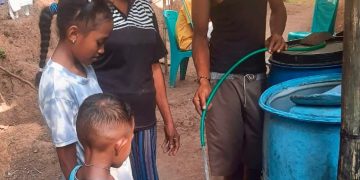 Krisis Menuju Mandiri, PLN dan Yayasan Papha Salurkan Air Bersih untuk Desa Nubahaeraka