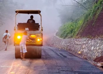 Aspal Jalan APBN di Pulau Adonara Tembus 9 Km, Pekerjaan Dikebut Jelang Akhir Tahun