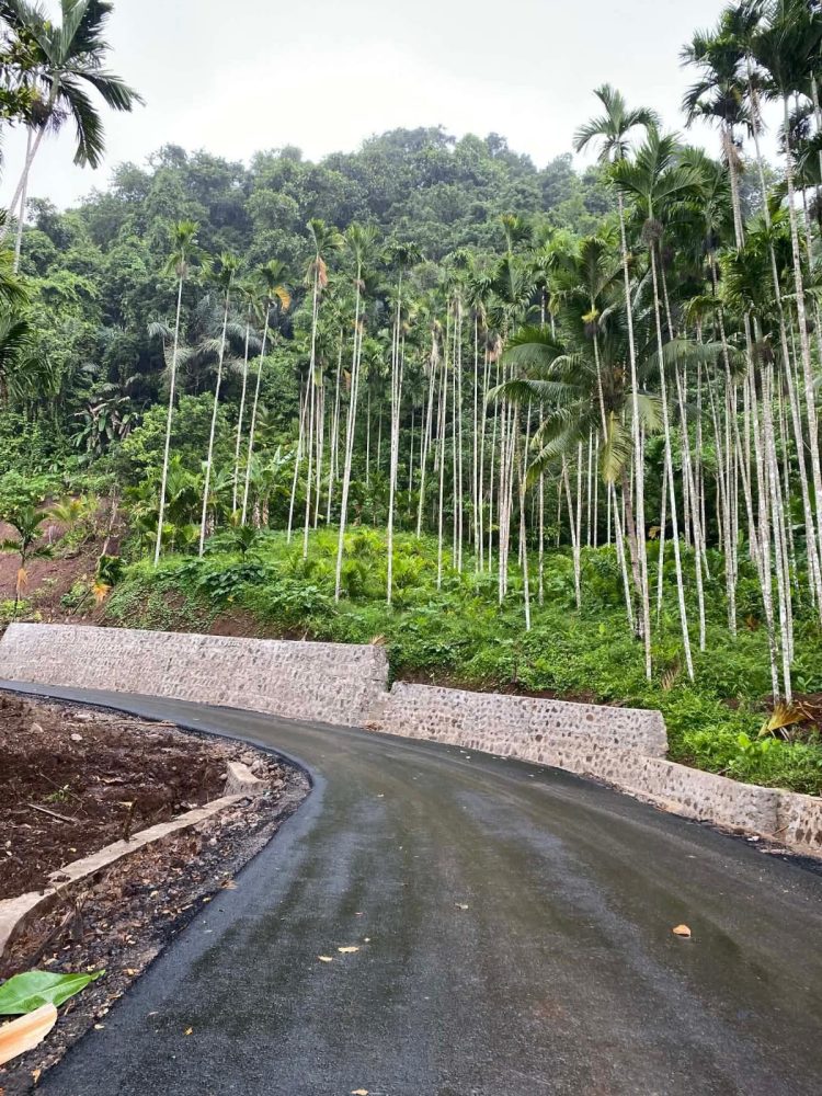 Dari Aspal ke Tanggung Jawab: Konsistensi PT Kurnia Mulia Mandiri Bangun Jalan Berkualitas di Adonara