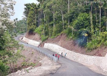 Jalan Nasional Hurung–Ile Pati–Demondei Rampung, Hotmix 10,300 Kilo di Pulau Adonara Tuntas