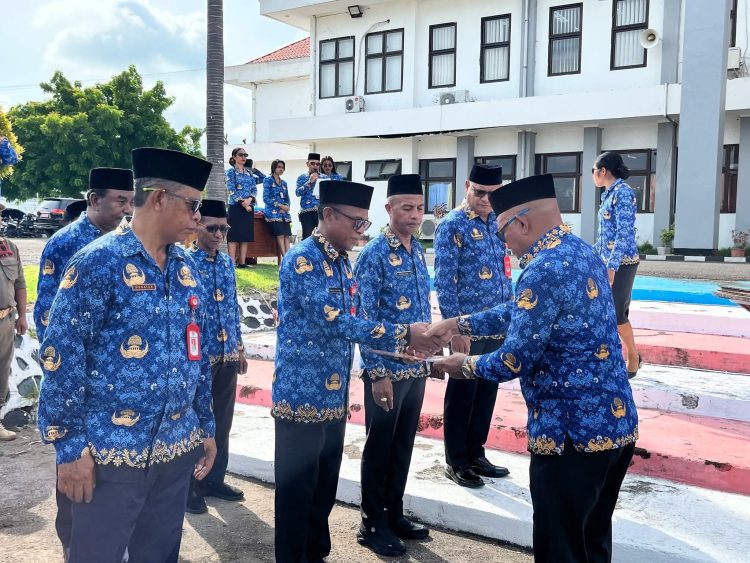 SAKIP Jadi Instrumen Kinerja Berbasis Hasil, Pemkab Lembata Serahkan SAKIP Award kepada 36 Penerima