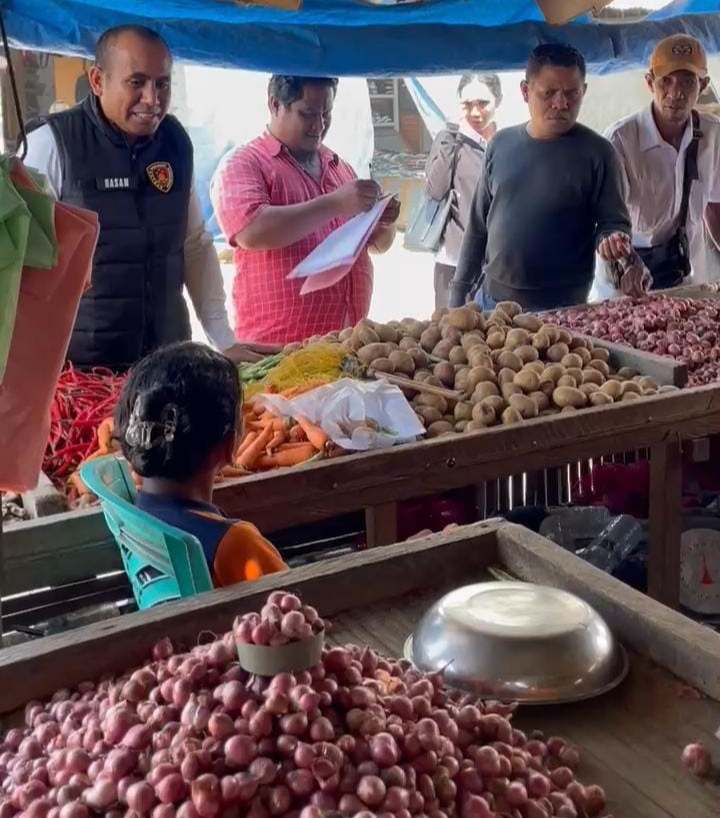 Polres Lembata Gelar Operasi Pasar Jelang Ramadhan, Pantau Harga Sembako