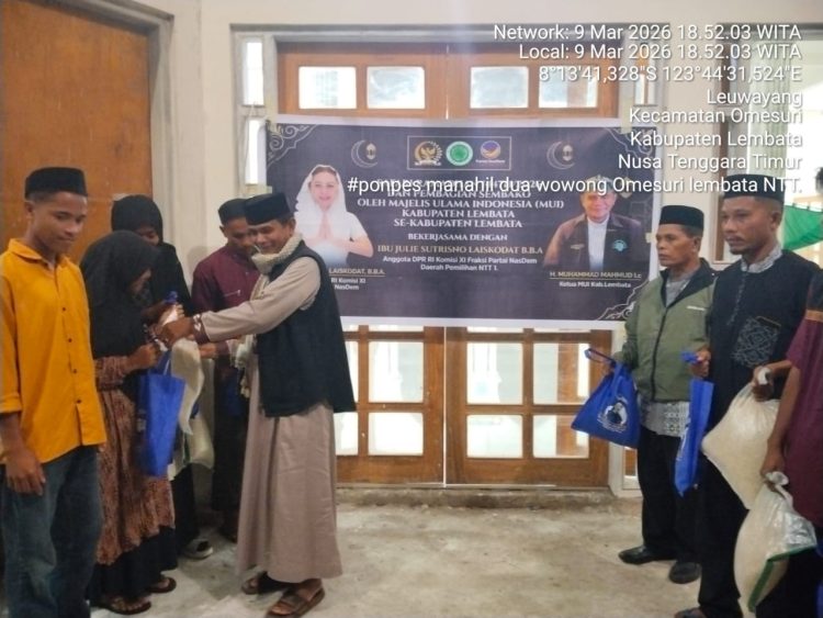Safari Ramadhan MUI Lembata Bekerja Sama dengan Anggota DPR RI Julie Sutrisno Laiskodat Salurkan Ribuan Paket Sembako