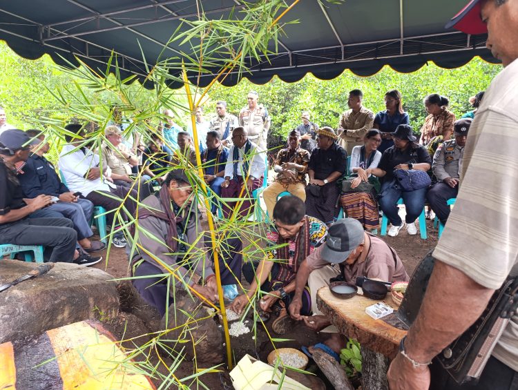 Ritual Muro, Menjaga Laut Todanara Lewat Kearifan Leluhur