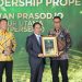 Dirut PLN Darmawan Prasodjo Raih Penghargaan Green Leadership, PLN Borong 11 Proper Emas KLH 2025