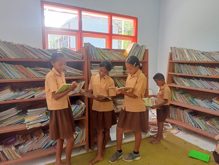 PLN UIP Nusra Renovasi Perpustakaan SDI Kaca, Dukung Peningkatan Kualitas Pendidikan di Sekitar Kawasan Pengembangan PLTP Ulumbu