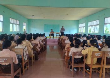 Stlantas Polres Lembata Edukasi Tertib Lalu Lintas di SMAN 1 Nagawutung