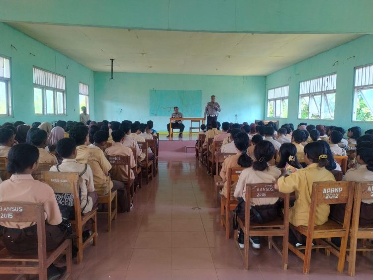 Stlantas Polres Lembata Edukasi Tertib Lalu Lintas di SMAN 1 Nagawutung