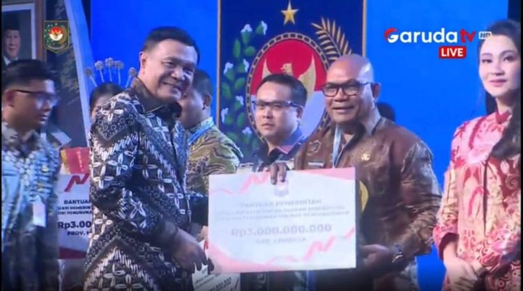 Bupati Lembata Raih Penghargaan Kemendagri, Program Penurunan Pengangguran Dinilai Berdampak Nyata