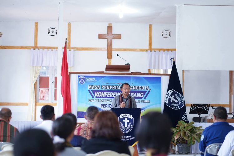 Bupati Anton Doni Kritik Orang Muda Flotim yang Hanya Pandai Komentar