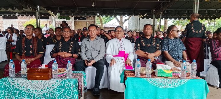 Uskup Monteiro dan Bupati Anton Doni Gaungkan Semangat Tiga Tungku di Misa Inkulturasi Baipito