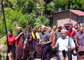 Kunker Senator AWK Serap Aspirasi Warga Amakaka, Disambut Tarian Hedung Sedan Teka