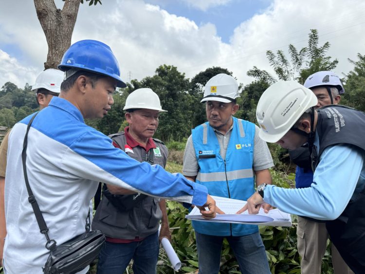 PLN UIP Nusra Bangun Akses Jalan PLTP Ulumbu, Tingkatkan Mobilitas dan Serap Tenaga Kerja Lokal