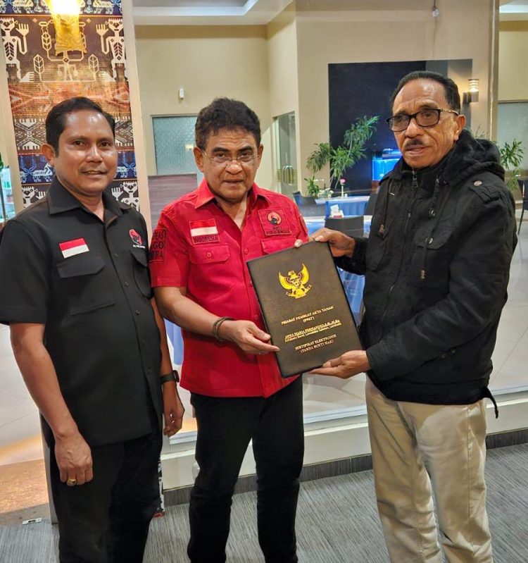 Frans Gewura Hadiahkan Tanah untuk PDIP, DPP Siap Bangun Kantor Permanen di Lembata