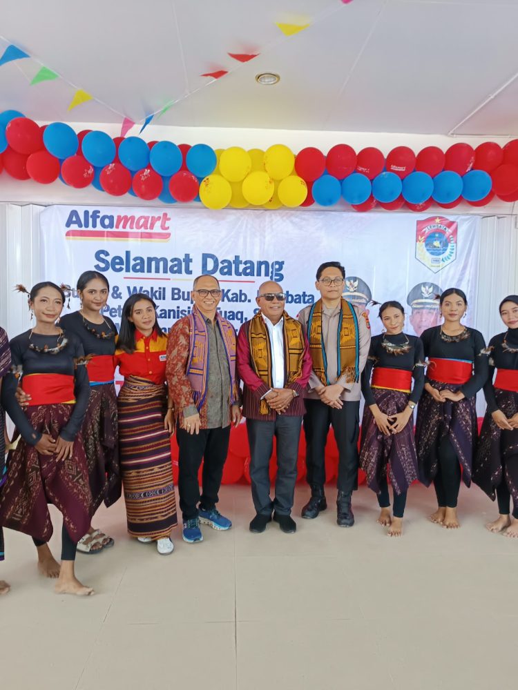 Grand Opening, Alfamart Bermitra Pasarkan Produk UMKM Lembata
